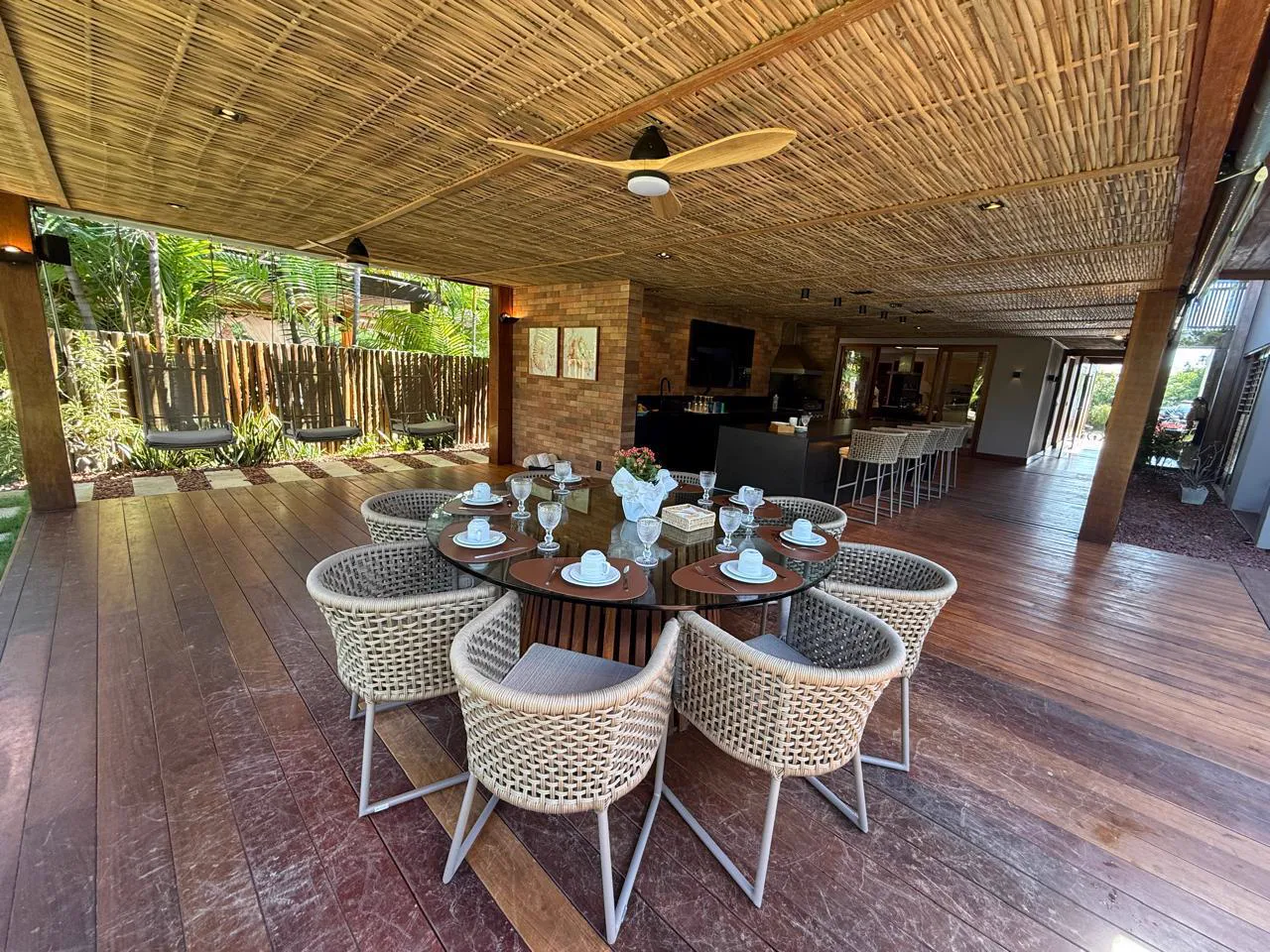 Deck e área de estar da Casa 318